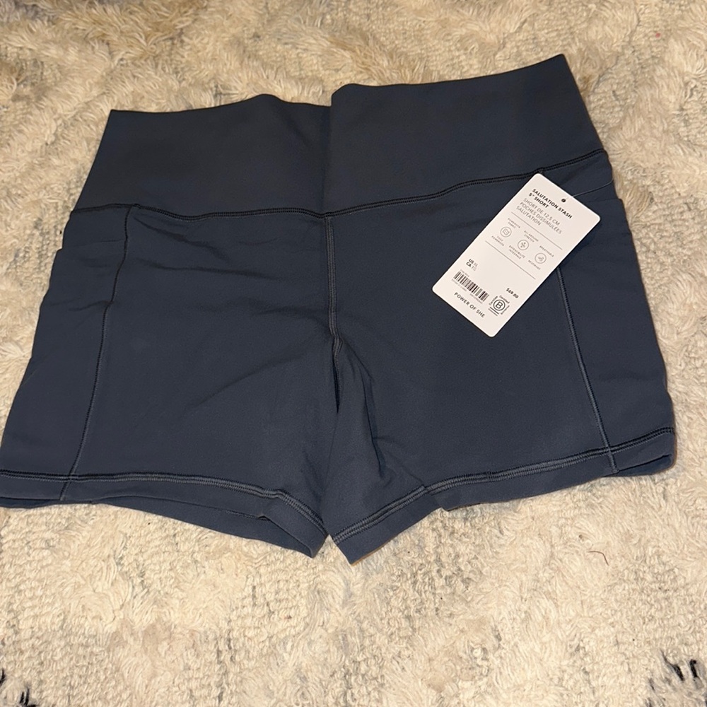 Athleta Salutation Stash Shorts